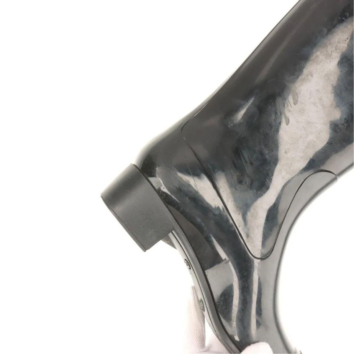 Chanel CC Logo Camellia Rubber Rain Boots Black en vente 6