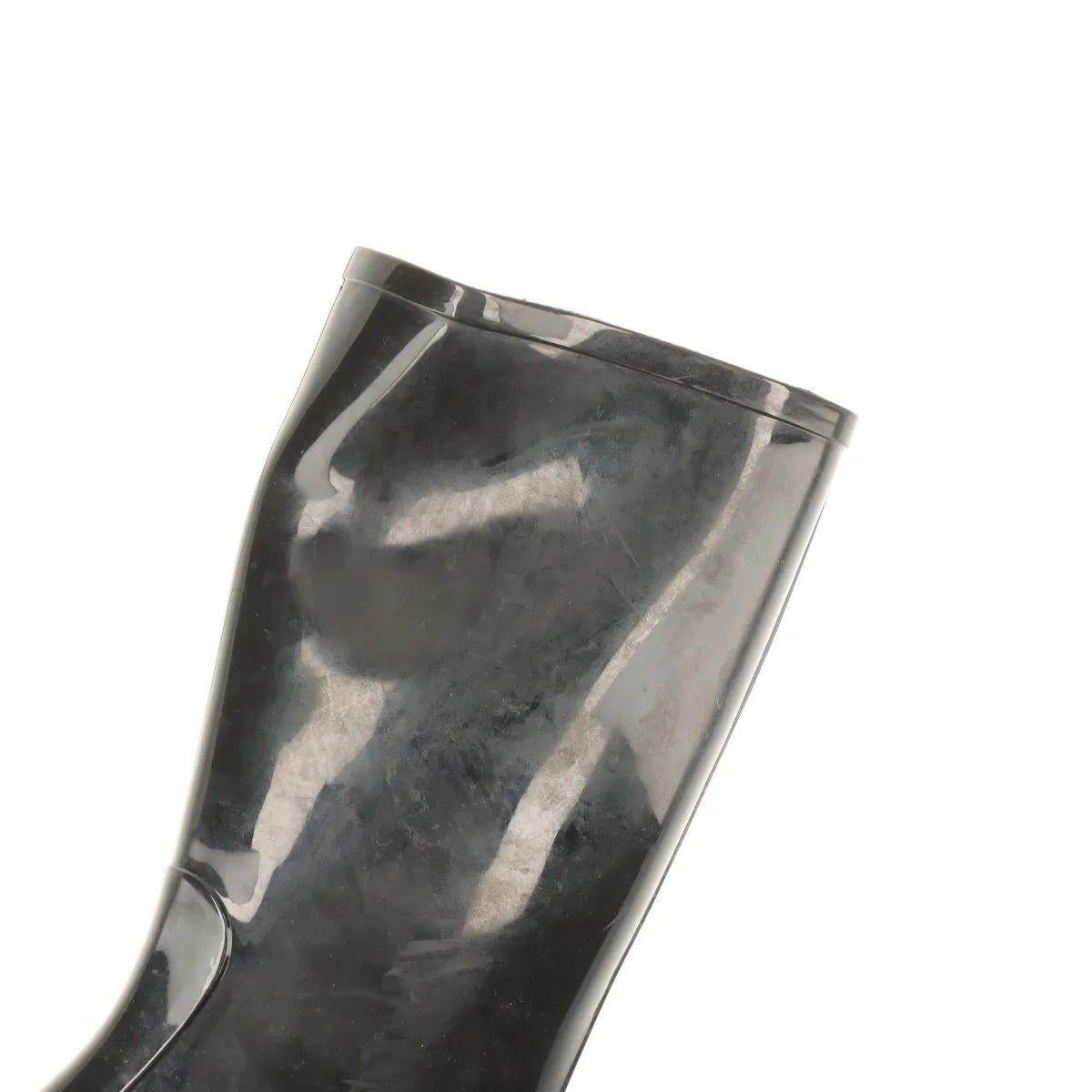 Chanel CC Logo Camellia Rubber Rain Boots Black en vente 8