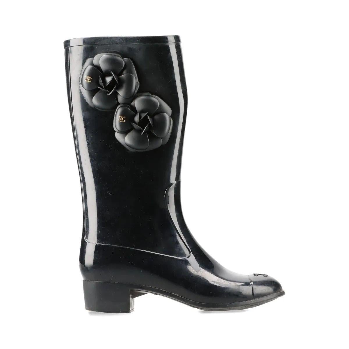 Chanel CC Logo Camellia Rubber Rain Boots Black Bon état - En vente à Humacao, PR
