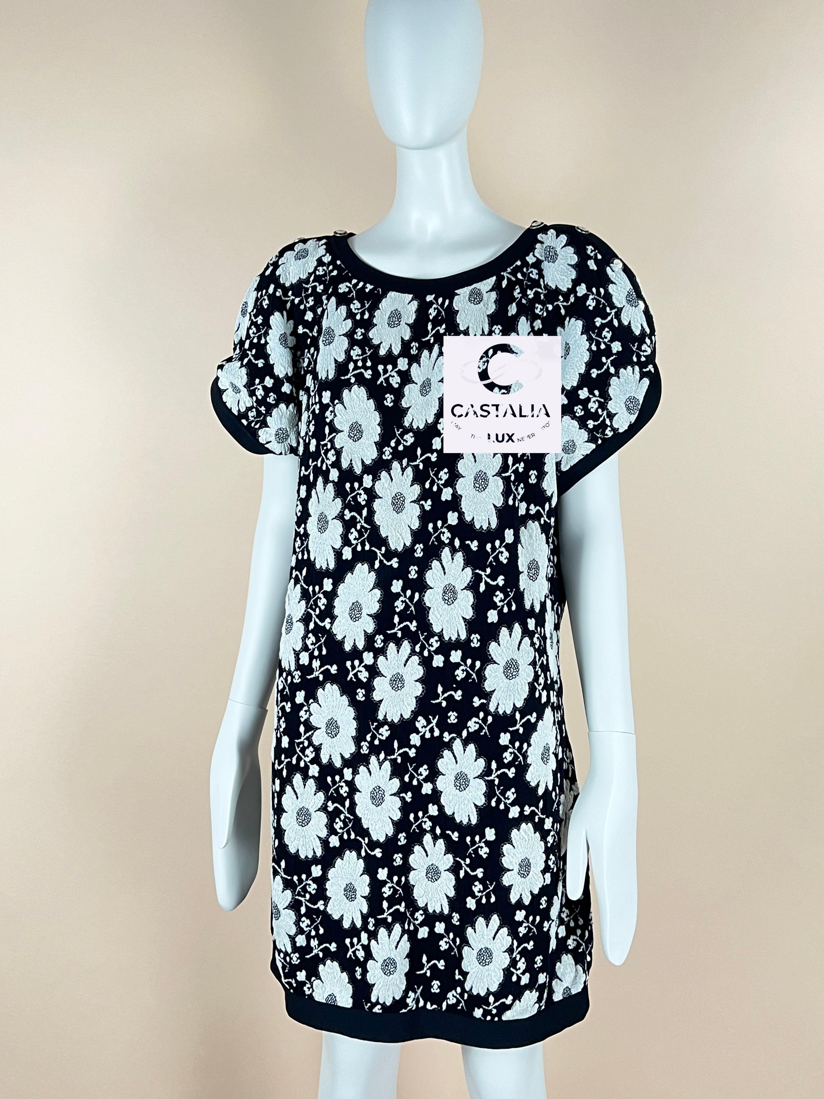 Chanel Paris / Singapore CC Logo Camellias Dress 34 FR For Sale 2