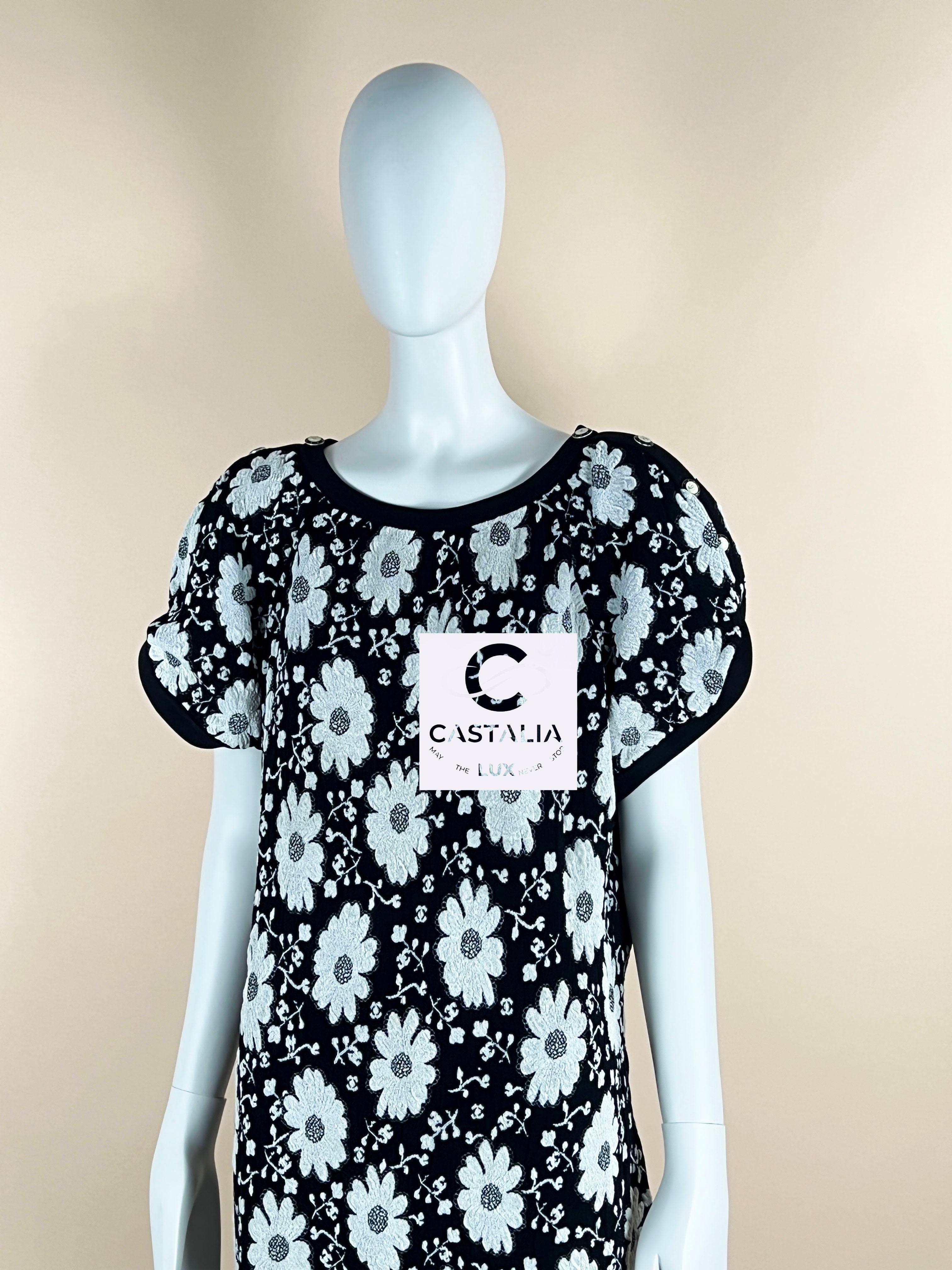 Chanel Paris / Singapore CC Logo Camellias Dress 34 FR For Sale 3