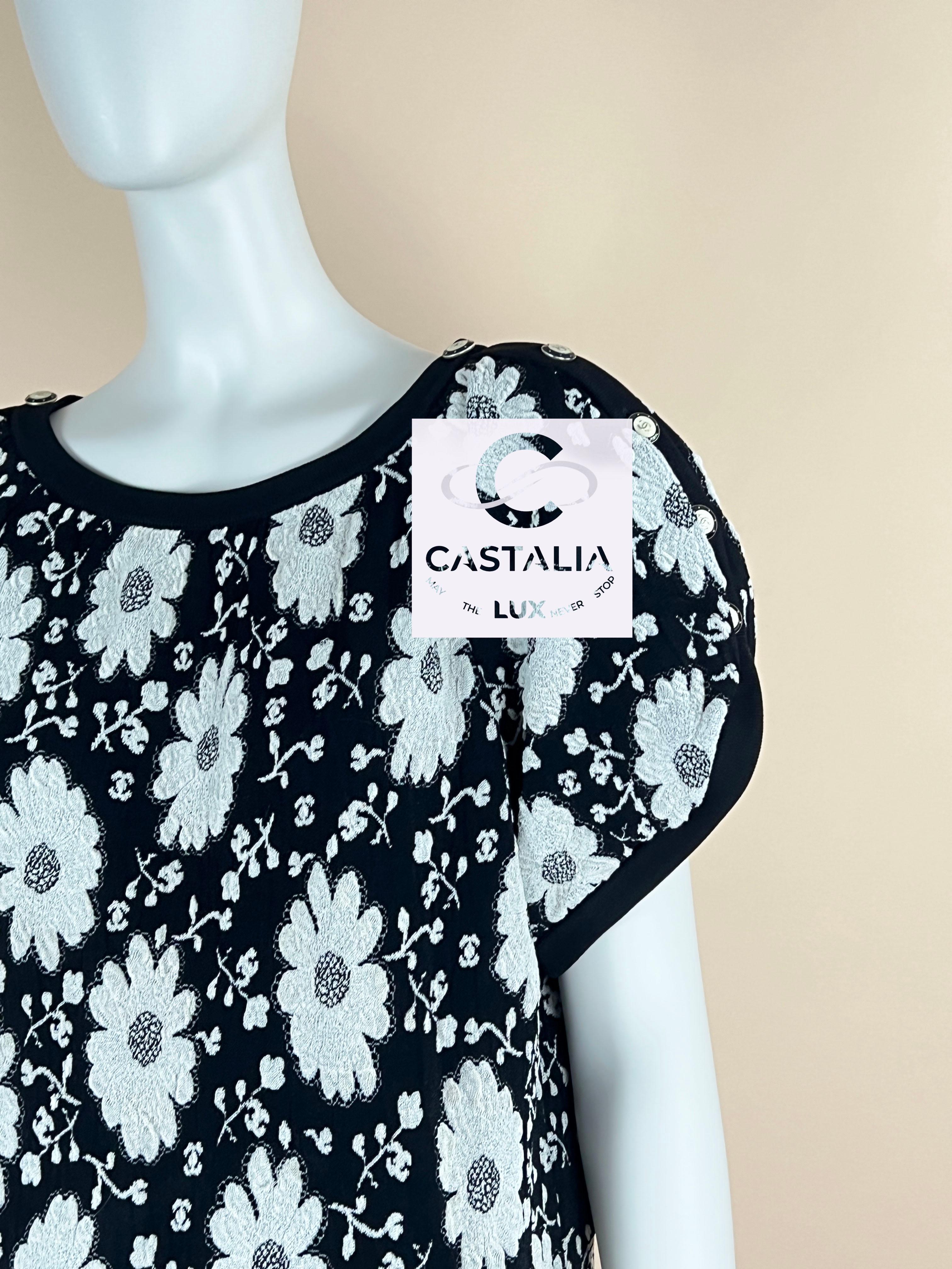 Chanel Paris / Singapore CC Logo Camellias Dress 34 FR For Sale 4