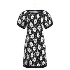 Chanel CC Logo Kamelien Berühmtes Kleid
