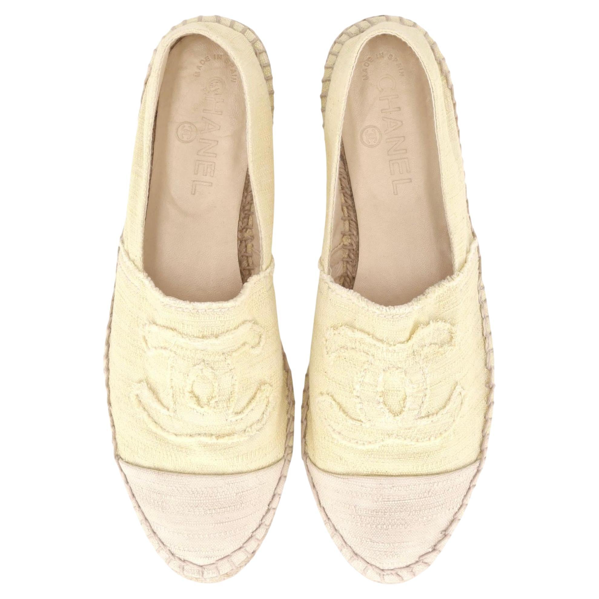 Alpargatas de lona con logotipo Chanel
CC