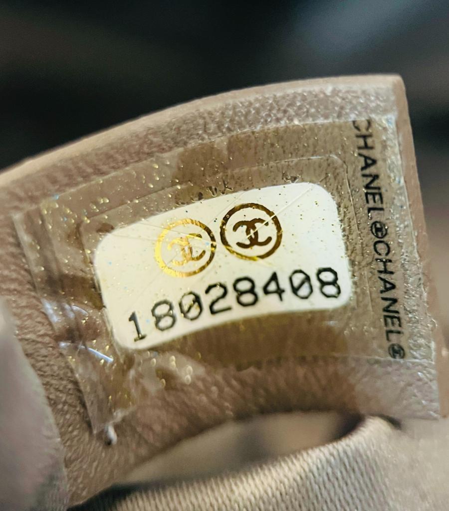 Chanel 'CC' Logo Caviar Leather Petite Shopping Tote Bag en vente 7