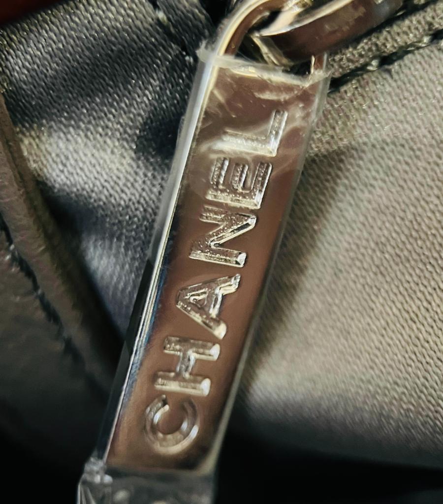 Chanel 'CC' Logo Caviar Leather Petite Shopping Tote Bag en vente 5
