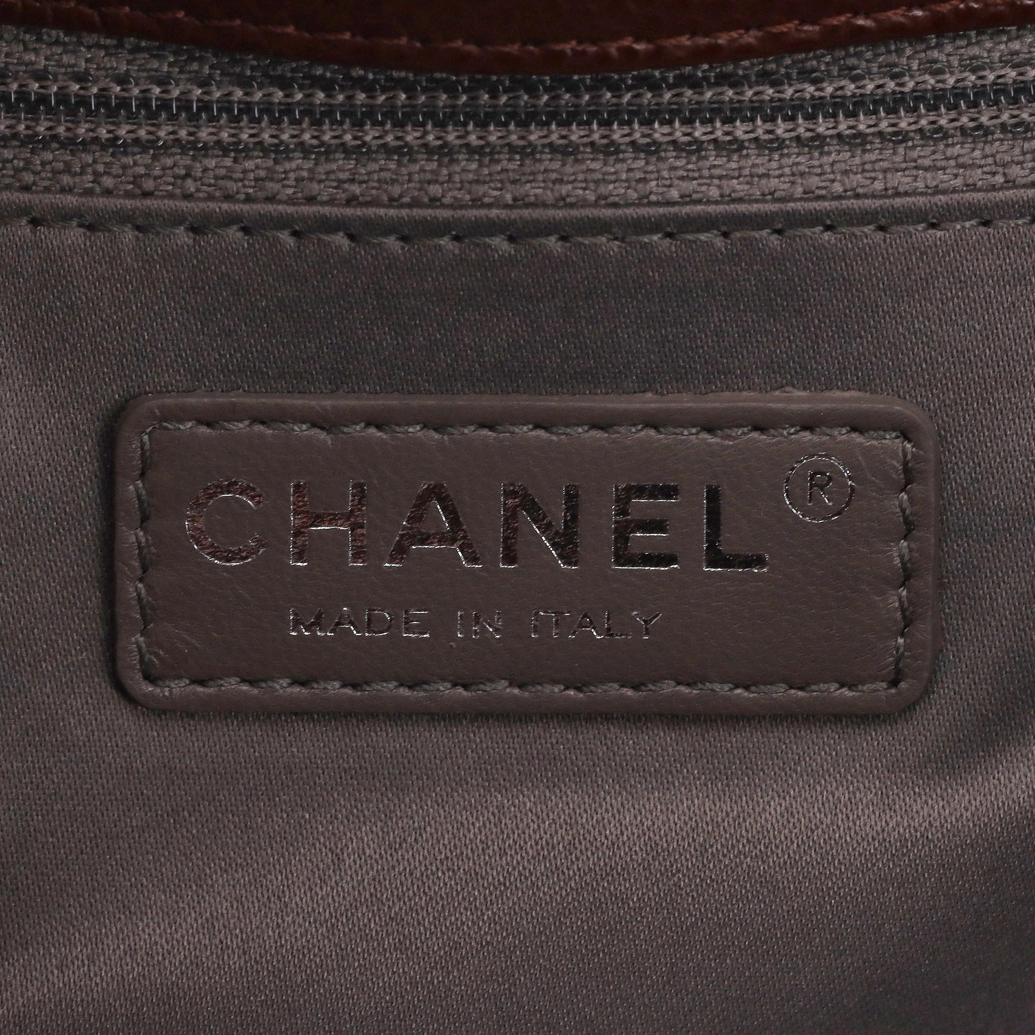 Chanel 'CC' Logo Caviar Leather Petite Shopping Tote Bag For Sale 4