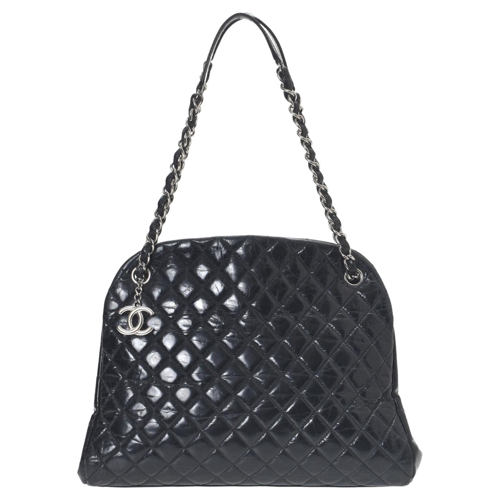 Chanel Black CC Logo Chain Shoulder Bag For Sale