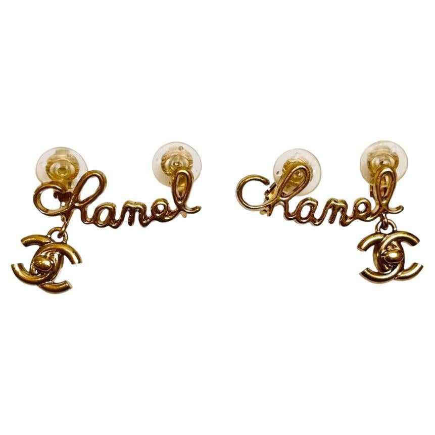 Chanel 'CC' Logo Schmiedeeisen-Manschettenklammer-Ohrclips im Angebot