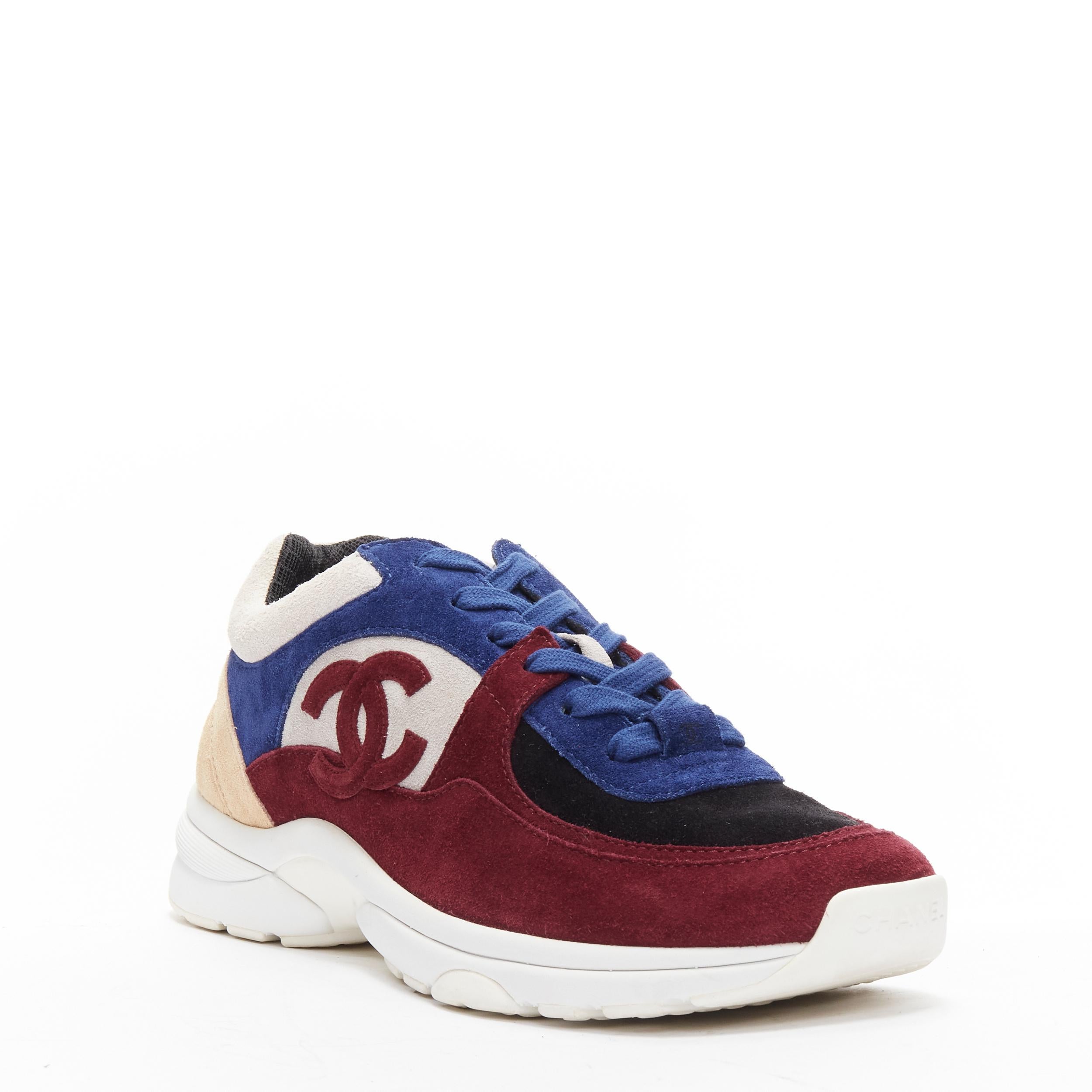 CHANEL CC logo color blocked suede leather patchwork low top sneaker EU38.5
Reference: AAWC/A00410
Brand: Chanel
Designer: Virginie Viard
Material: Suede
Color: Multicolour
Pattern: Solid
Closure: Lace Up
Lining: Leather
Made in: