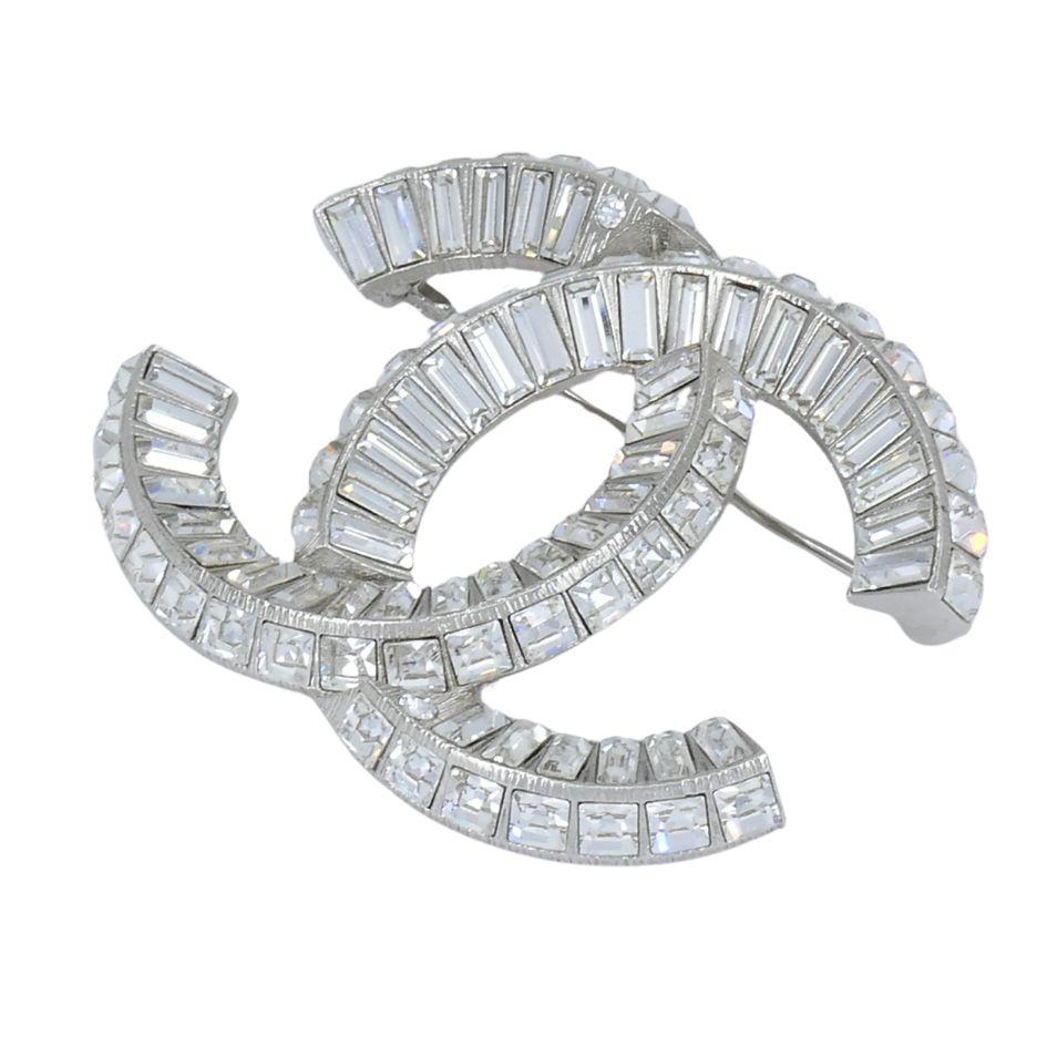 Chanel CC Logo Crystal Silver Pin Brooch In Good Condition For Sale In Beverly Hills, CA