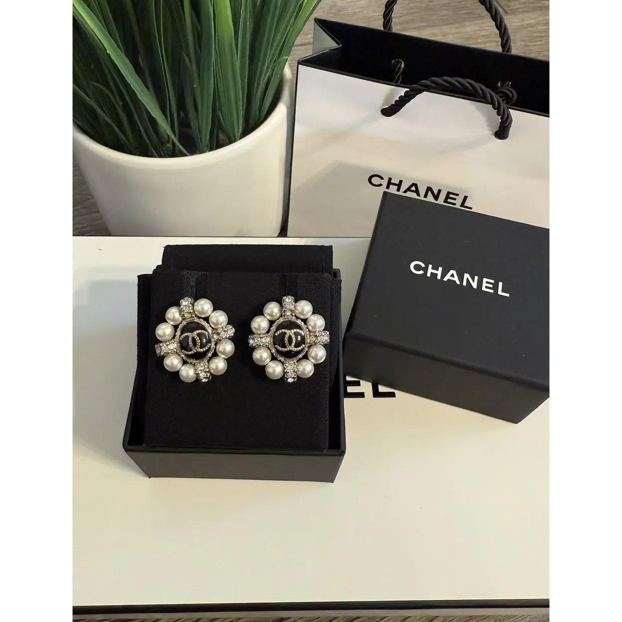 da uomo o donna Orecchini Eleg con logo Chanel CC e cristalli di perle finte in vendita