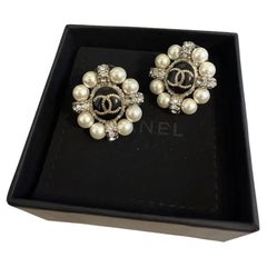 Chanel - Logo CC - Boucles d'oreilles élégantes avec cristaux et fausses perles
