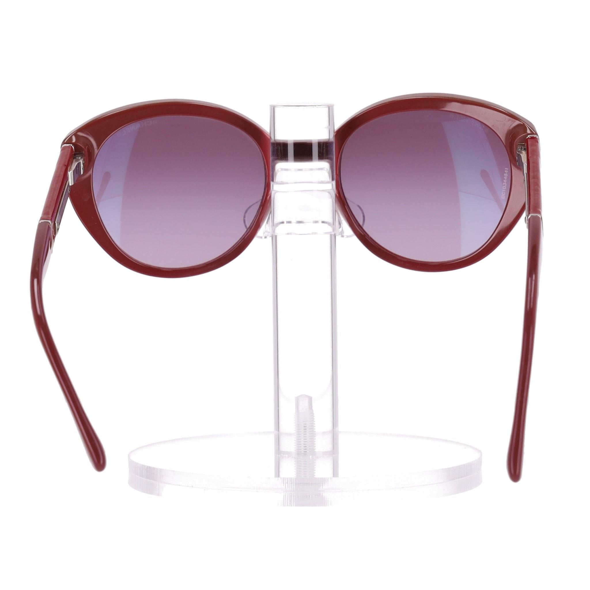 Gris Lunettes de soleil papillon avec logo 'CC' de Chanel en vente