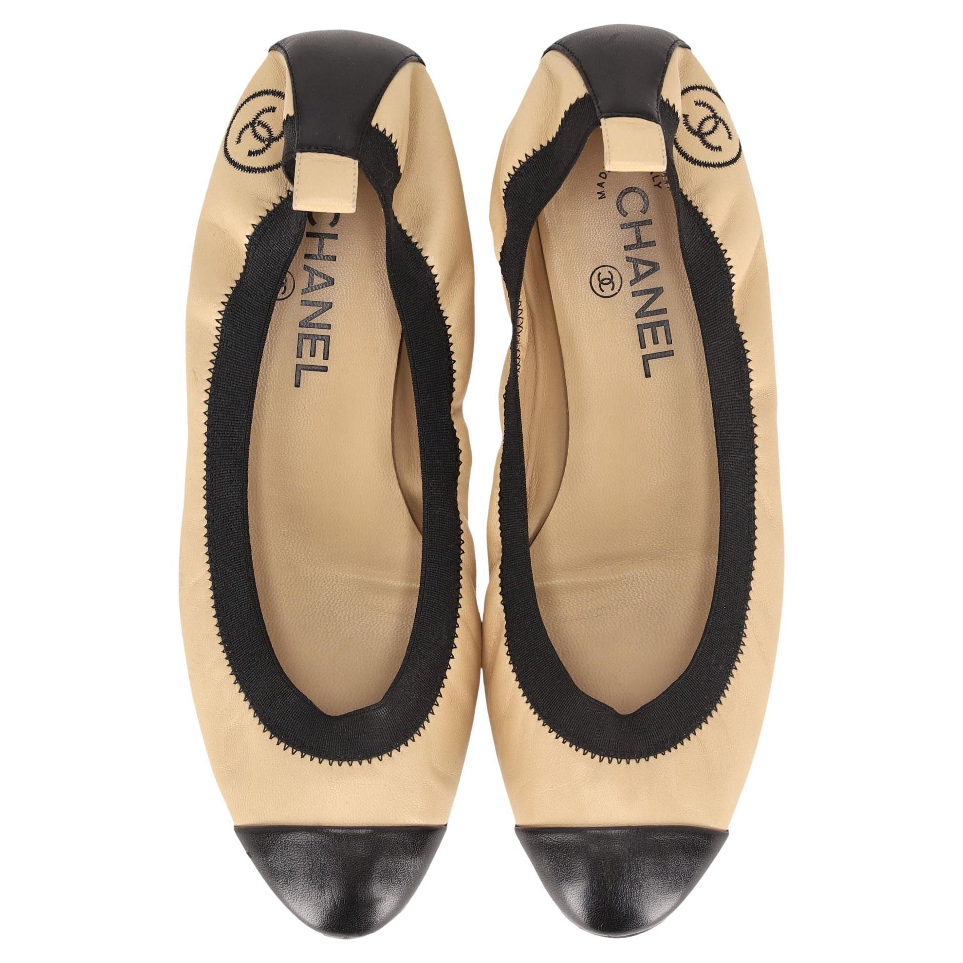 Chanel 
CC
 Logo Detail Leather Ballet Flats