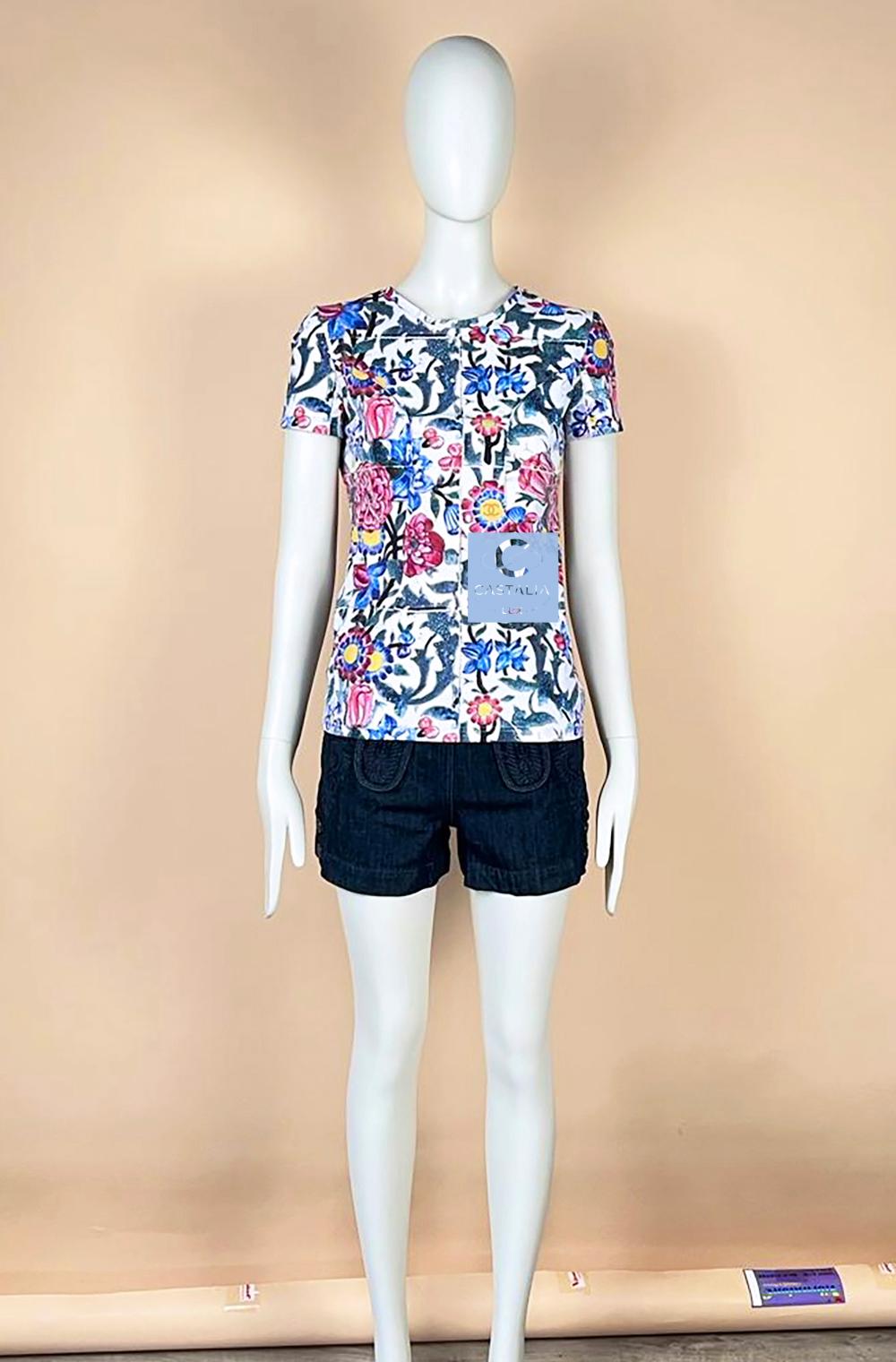Women's or Men's Chanel CC Logo Dubai Collection Mosaic T-Shirt 38 FR For Sale