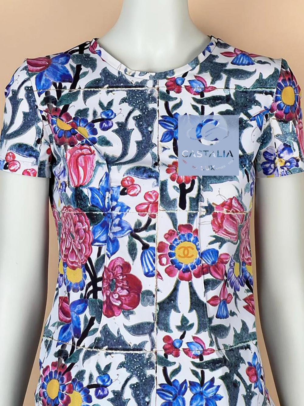 Chanel CC Logo Dubai Collection Mosaic T-Shirt 38 FR For Sale 1