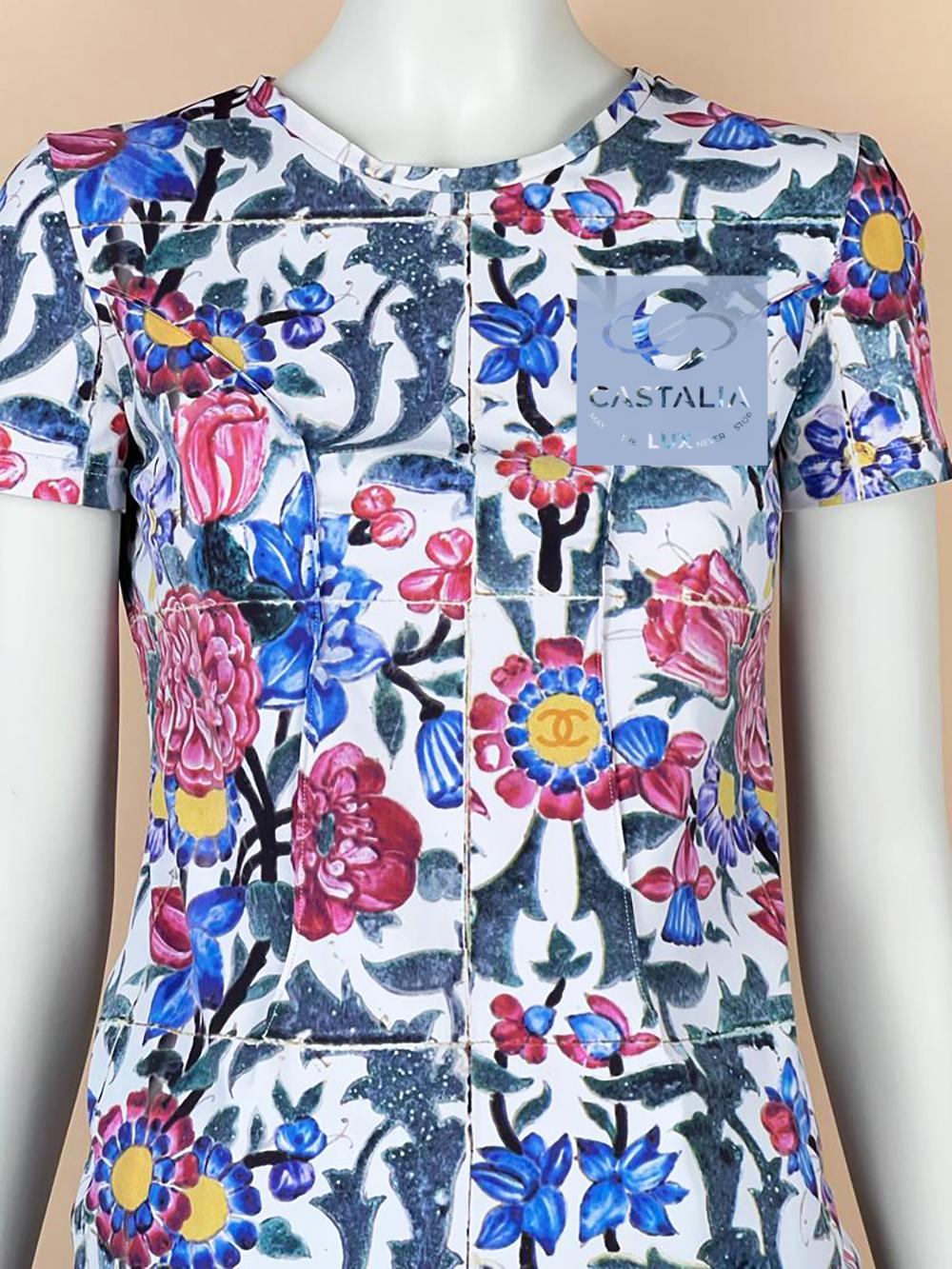 Chanel CC Logo Dubai Collection Mosaic T-Shirt 38 FR For Sale 4