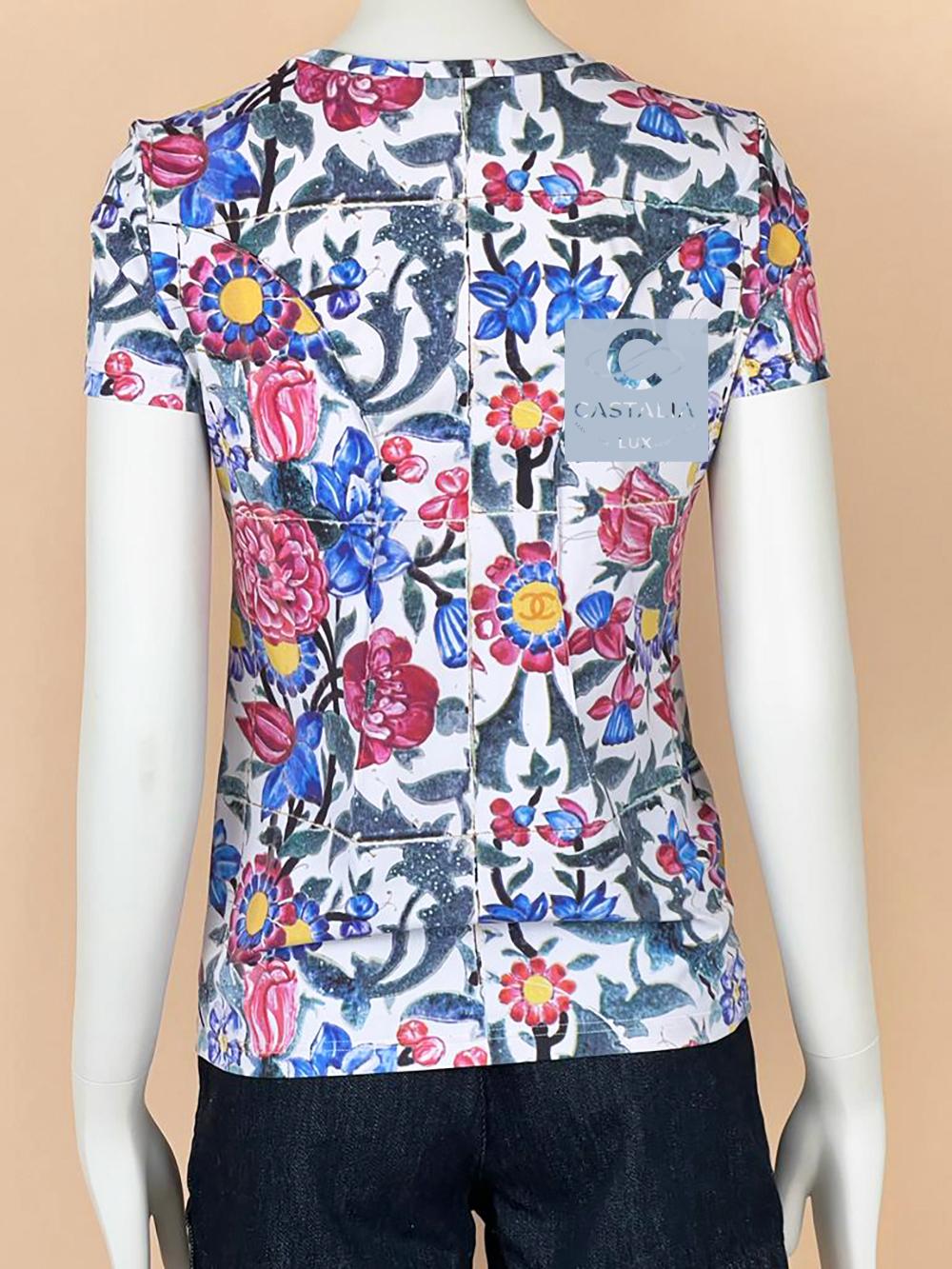 Chanel CC Logo Dubai Collection Mosaic T-Shirt 38 FR For Sale 5