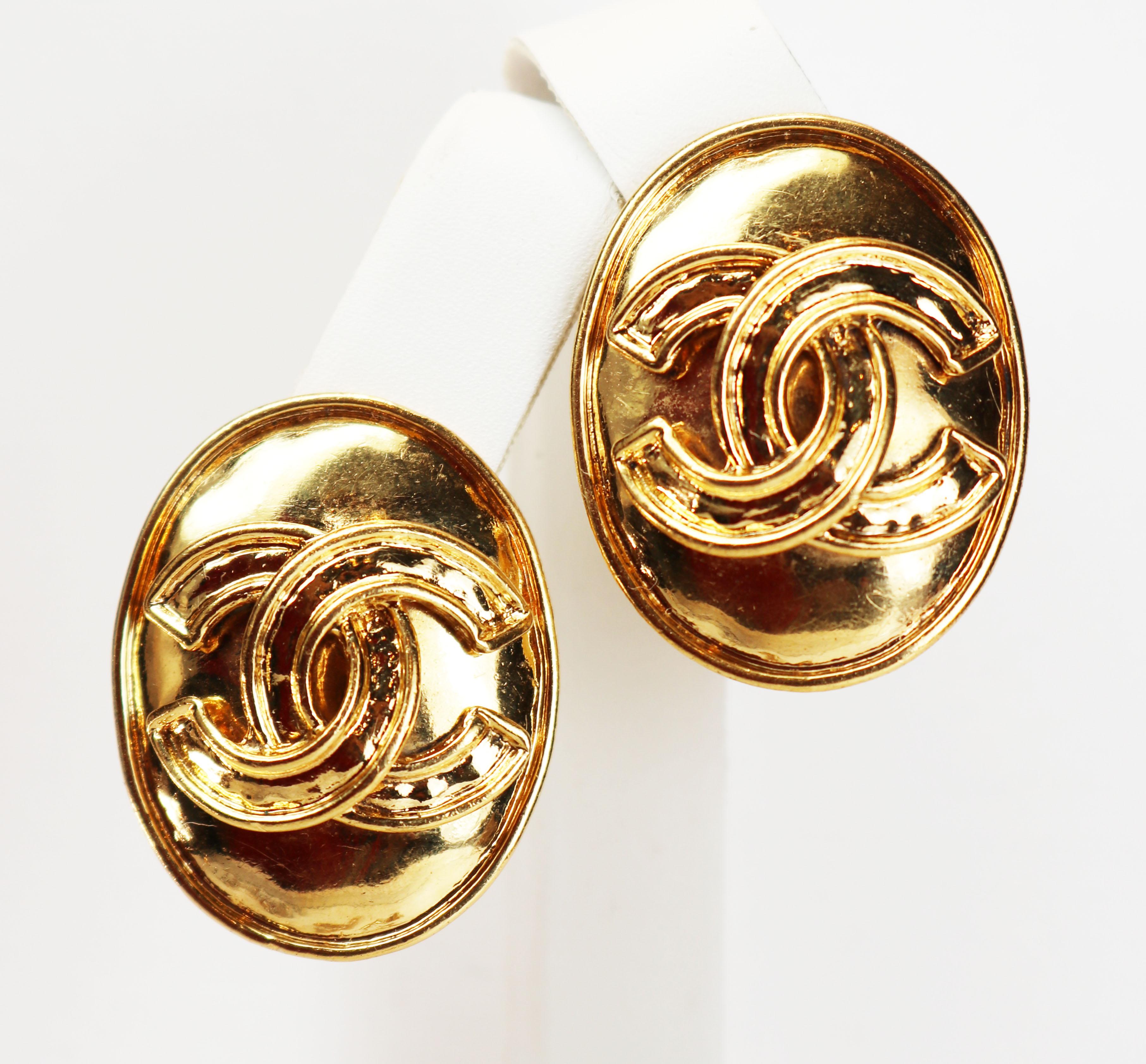 Women's or Men's Chanel CC Logo Earrings For Sale