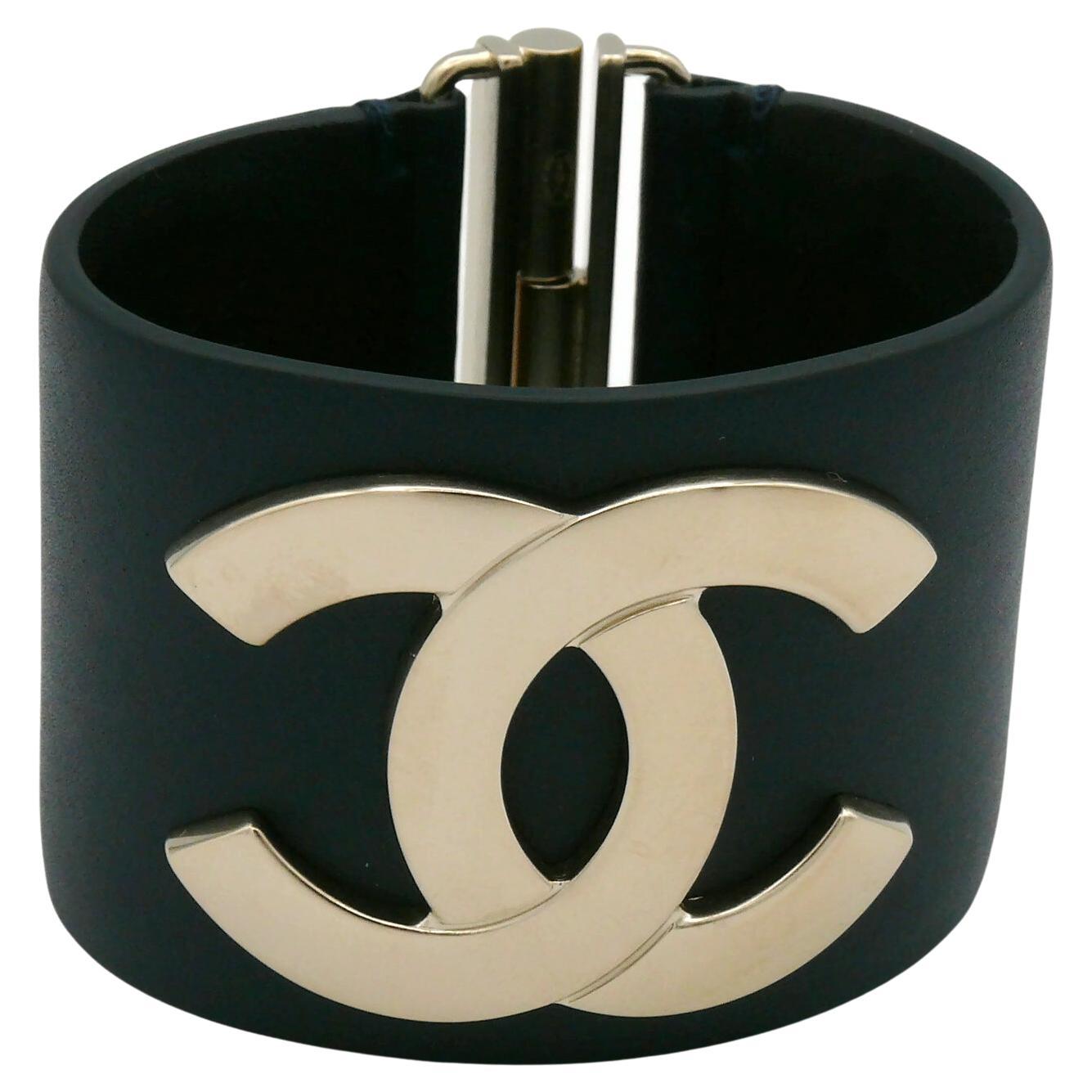 Chanel CC Logo Exclusive Edition 2017 Wide Dark Navy Blue Leather Cuff Bracelet For Sale