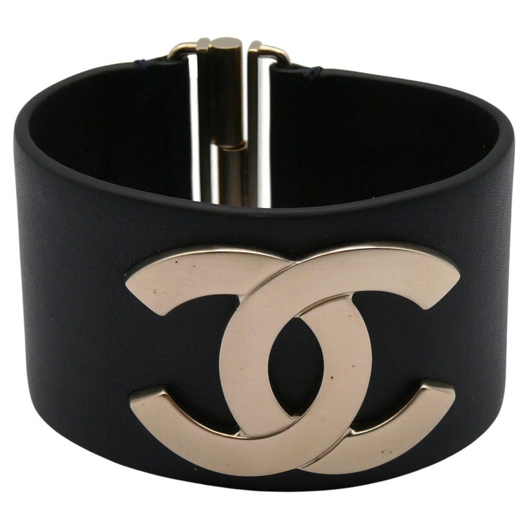 Vintage 90's CHANEL CC LOGO Letters Monogram Gold Plated Charm Bracelet  Bangle Cuff Jewelry