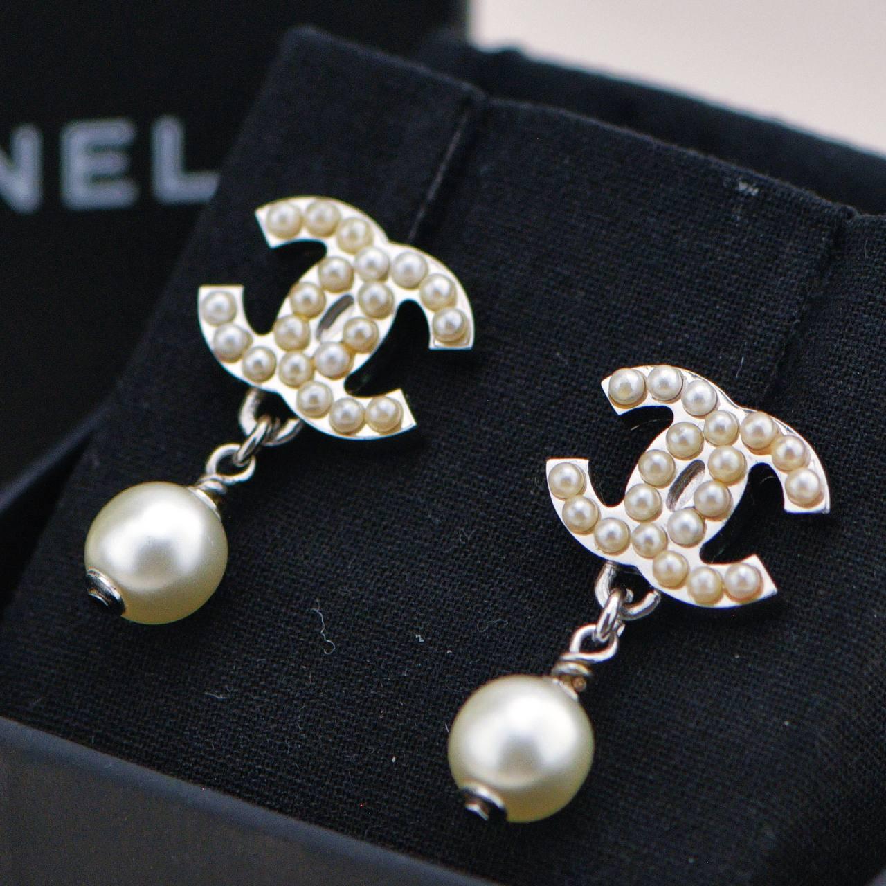 Pendientes Chanel CC Logo Perla de imitación en venta 1