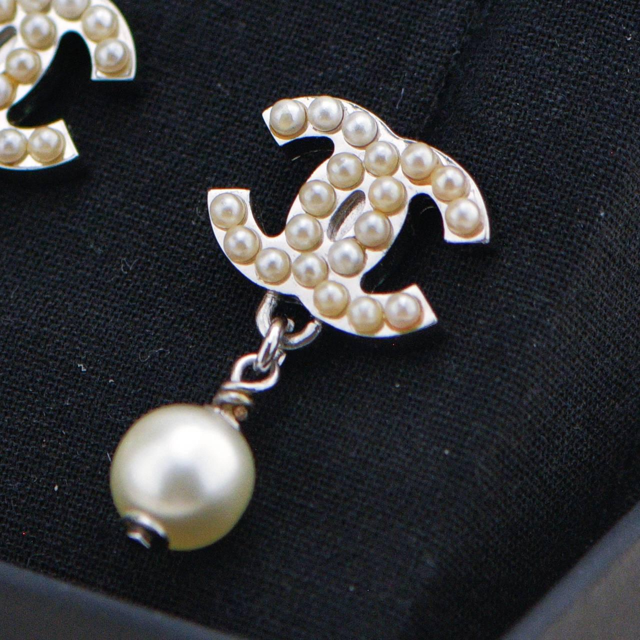 Pendientes Chanel CC Logo Perla de imitación en venta 2