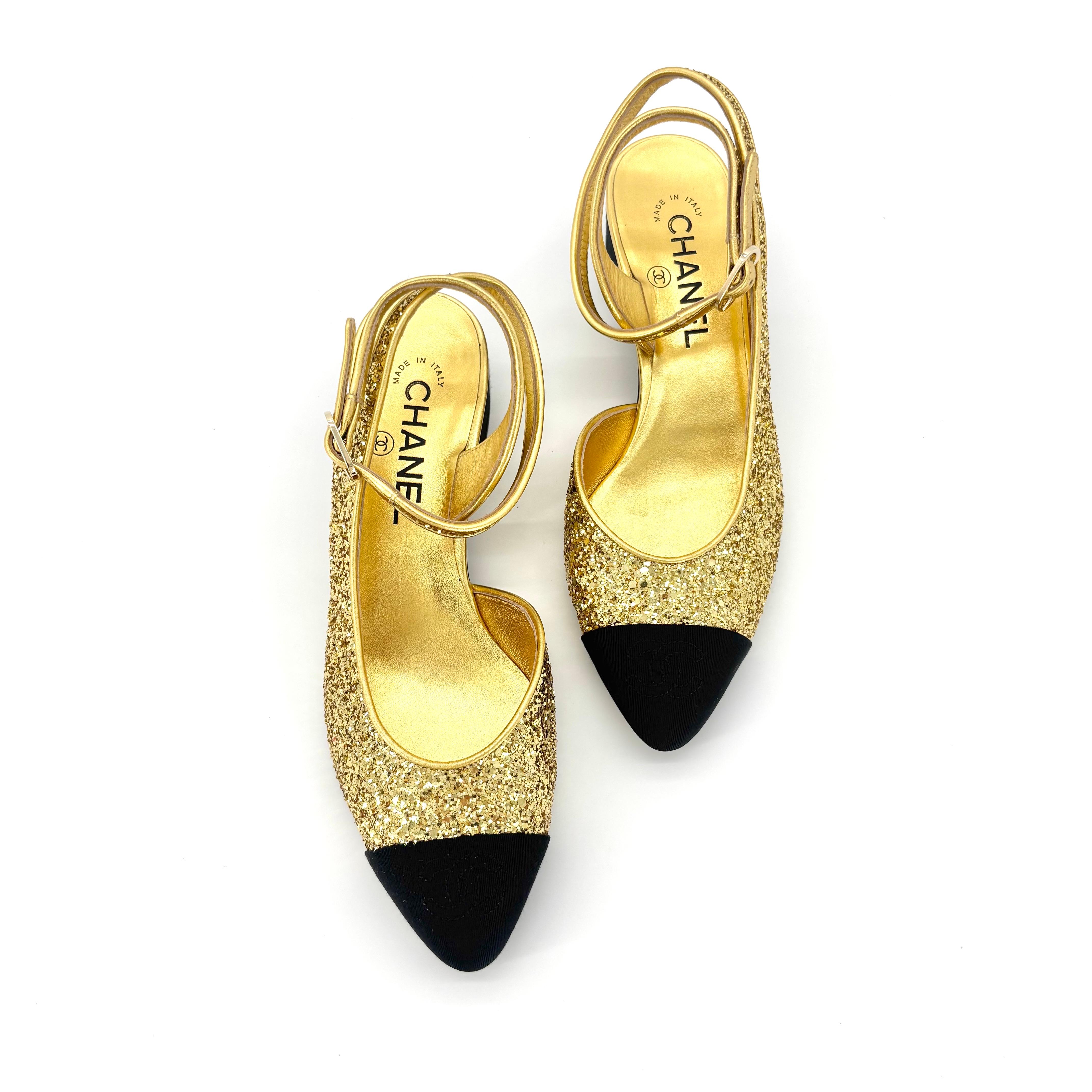 Beige Chanel CC Logo Glitter e Grosgrain CAP Toe Slingback Platform Heel Pumps 37 in vendita