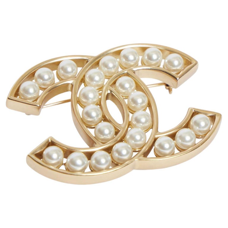 Chanel CC Logo Gold Metal and Pearls Pin at 1stDibs  chanel brooch, pearl  brooch chanel, cc chanel brooch