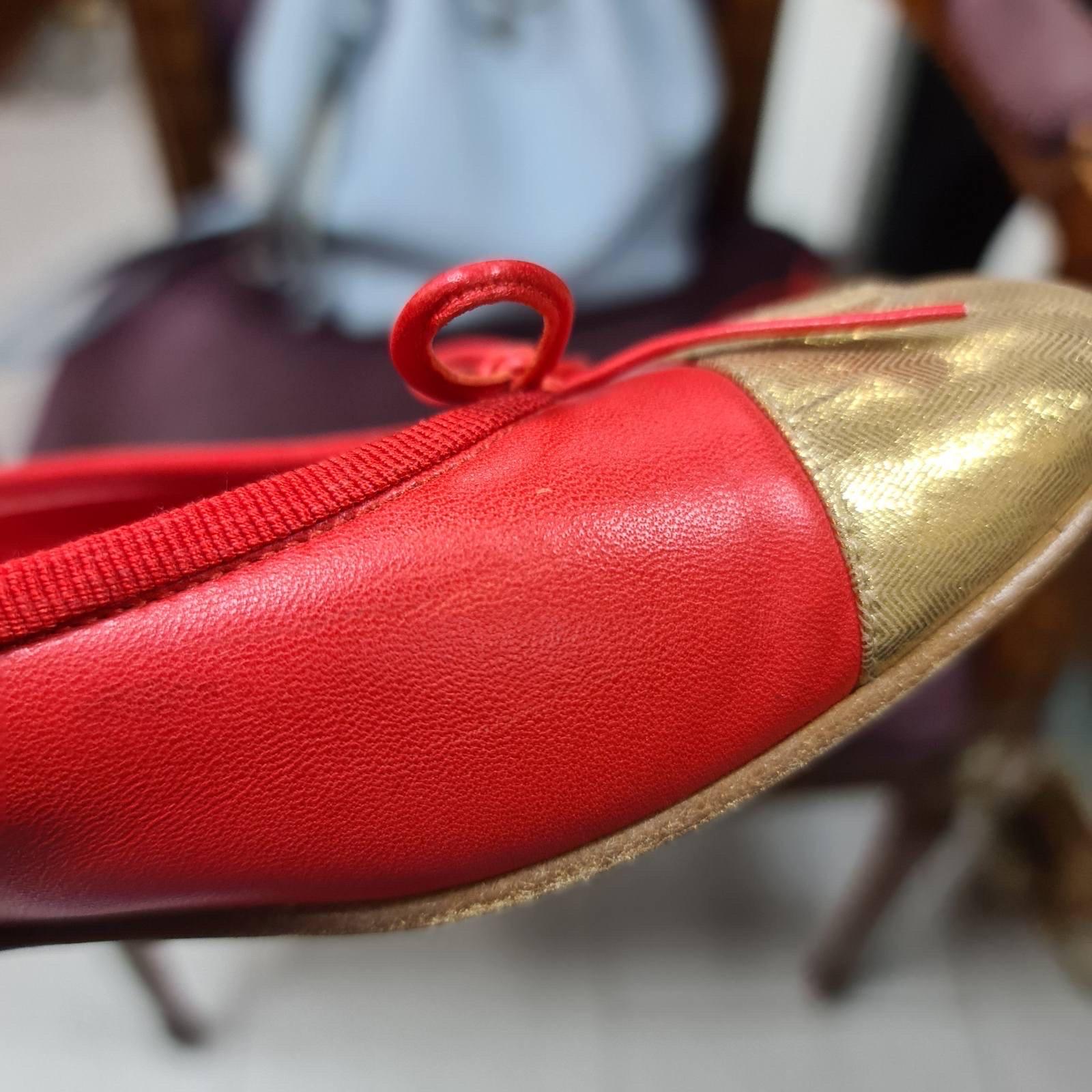 Chanel CC Logo Gold Red Ballet Flats For Sale 1