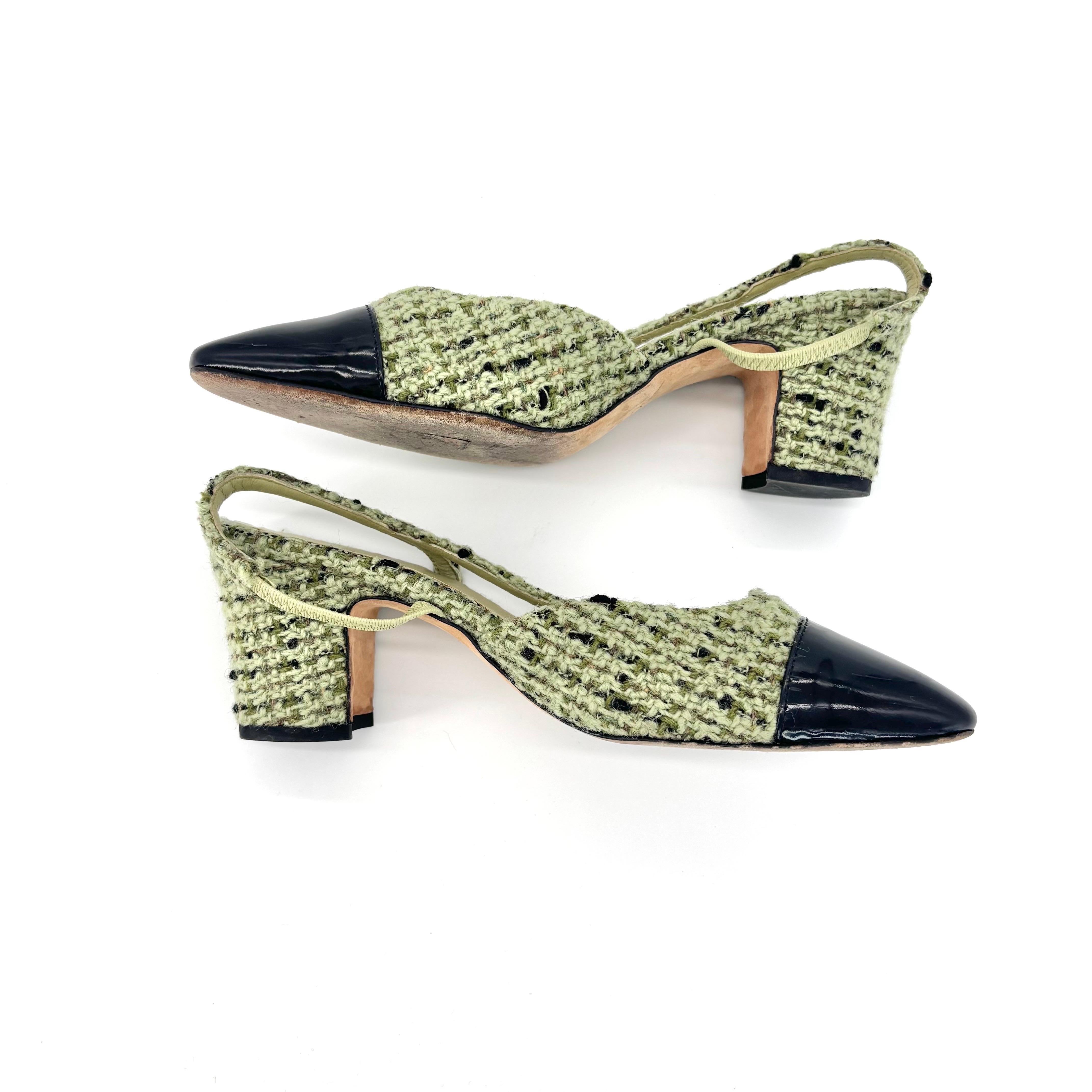 Chanel CC Logo Grün Wolle Tweed Patent Cap Toe Slingback Absatzsandalen 37 für Damen oder Herren im Angebot