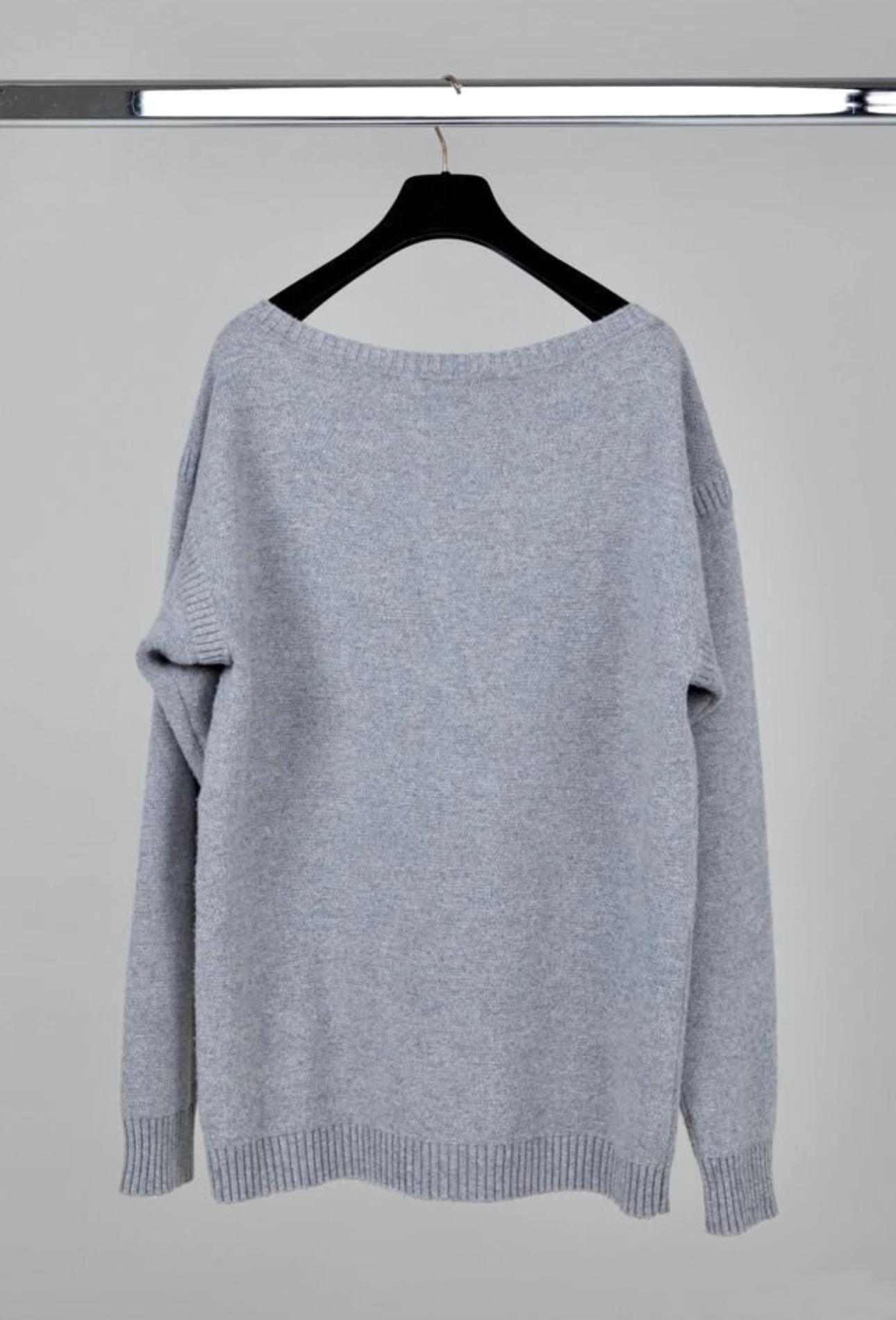 Women's or Men's Chanel CC Logo Grey Cashmere Jumper For Sale