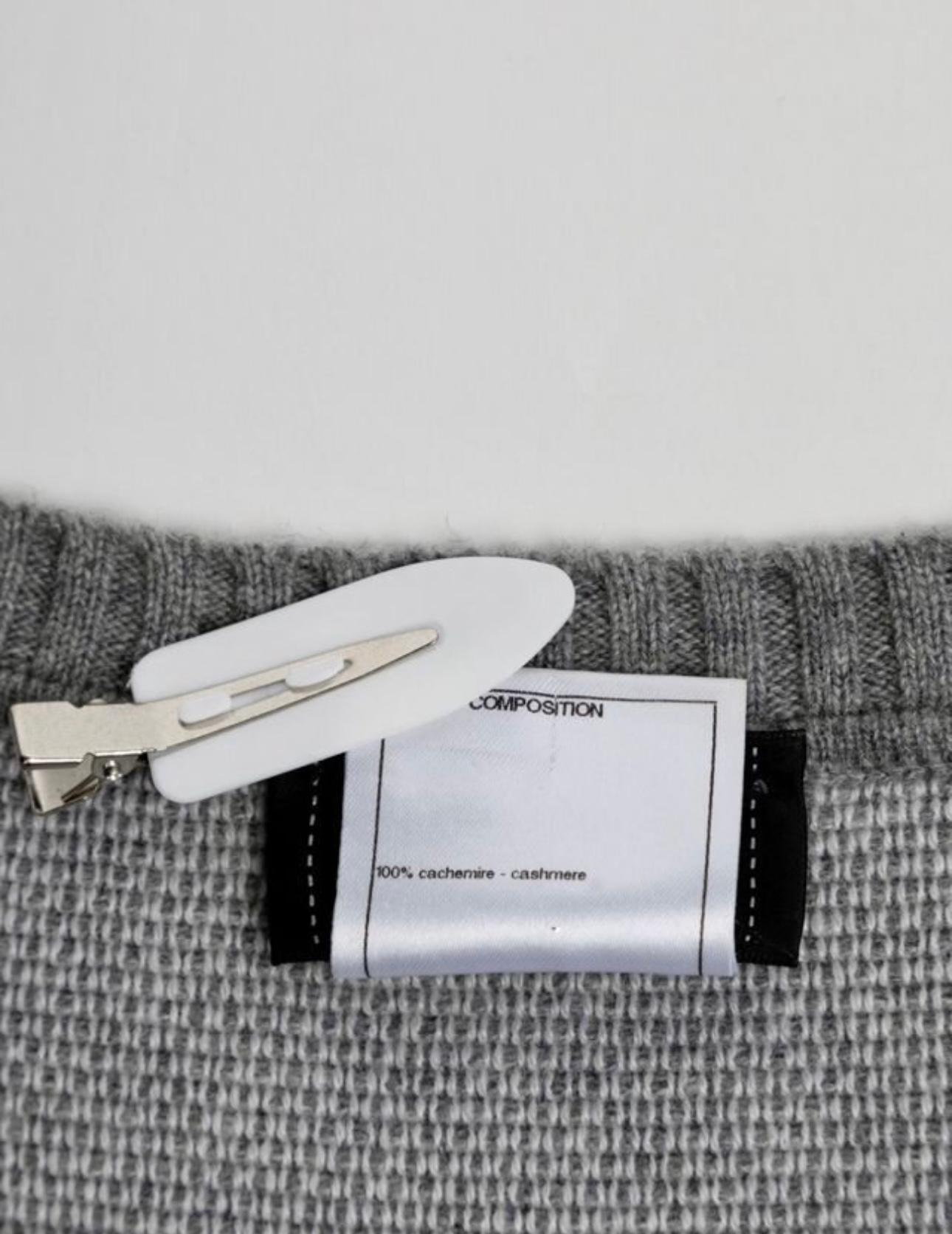 Chanel CC Logo Grey Cashmere Jumper For Sale 2