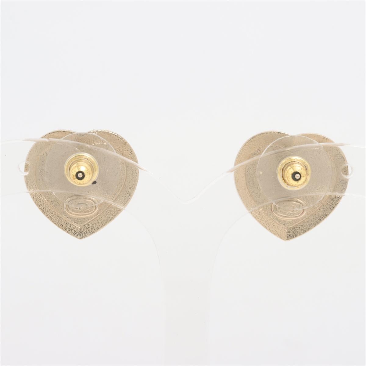 Chanel CC Logo Heart Rhinestone Black Enamel Stud Earring In Good Condition In Humacao, PR