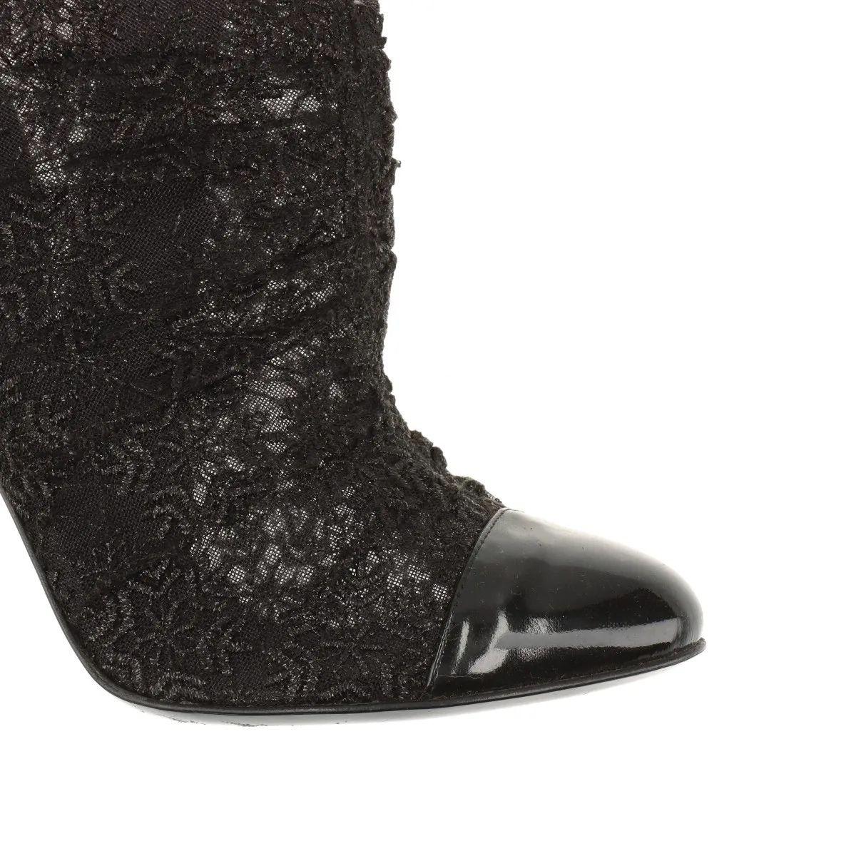 Chanel CC Logo Lace x Patent Leather Pointed Heel Boots Black For Sale 15