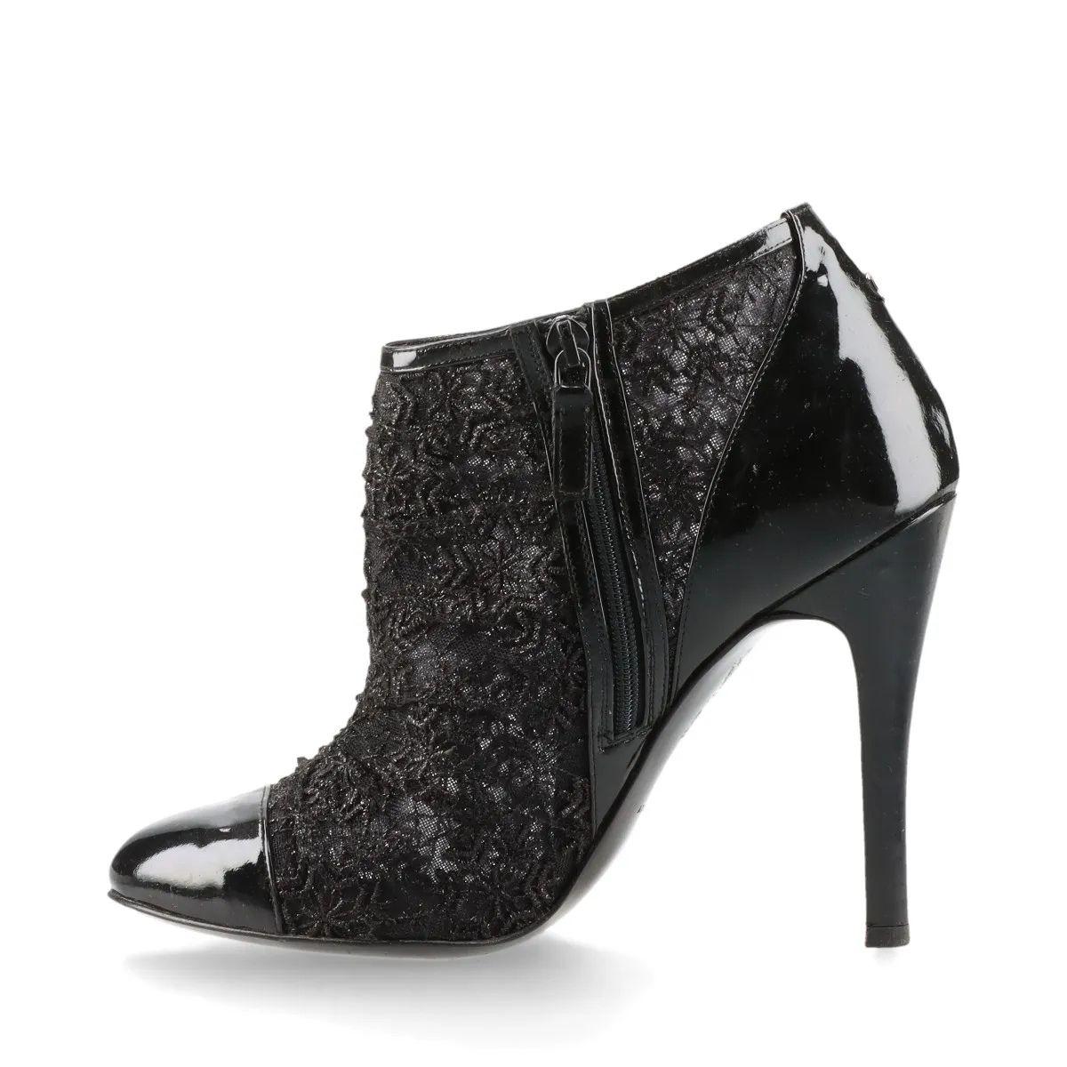 Chanel CC Logo Lace x Patent Leather Pointed Heel Boots Black For Sale 1
