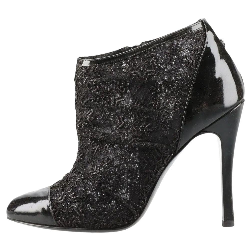 Chanel CC Logo Lace x Patent Leather Pointed Heel Boots Black For Sale