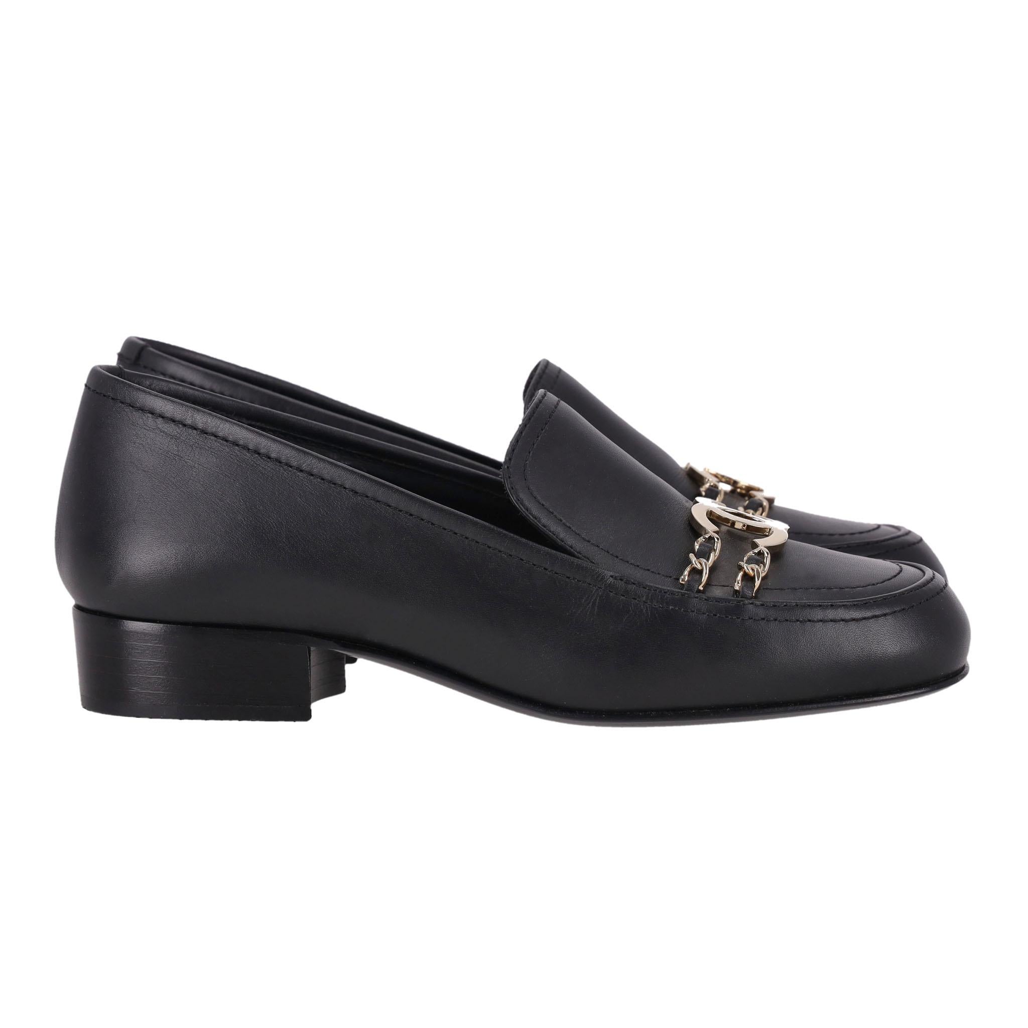 Women's Chanel 'CC' Logo Leather & Chain Detail Loafers