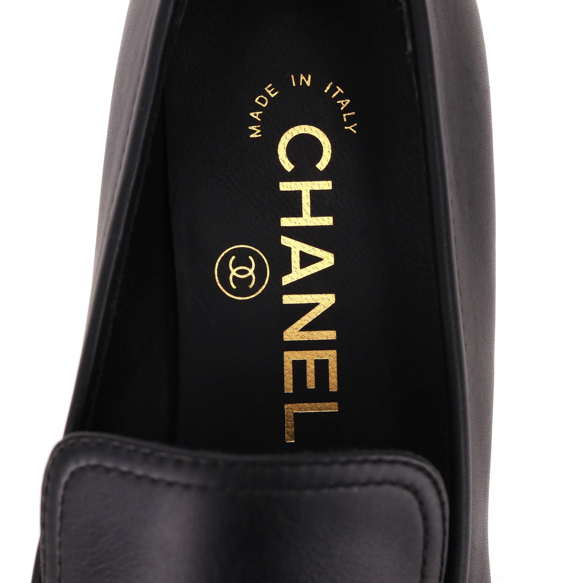 Chanel 'CC' Logo Leather & Chain Detail Loafers 4