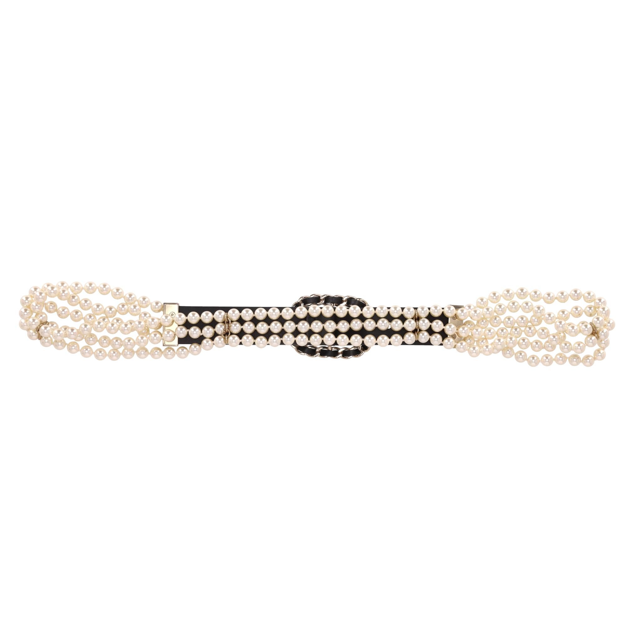 Donna Cintura Chanel con logo 'CC', pelle e catena con perle in vendita