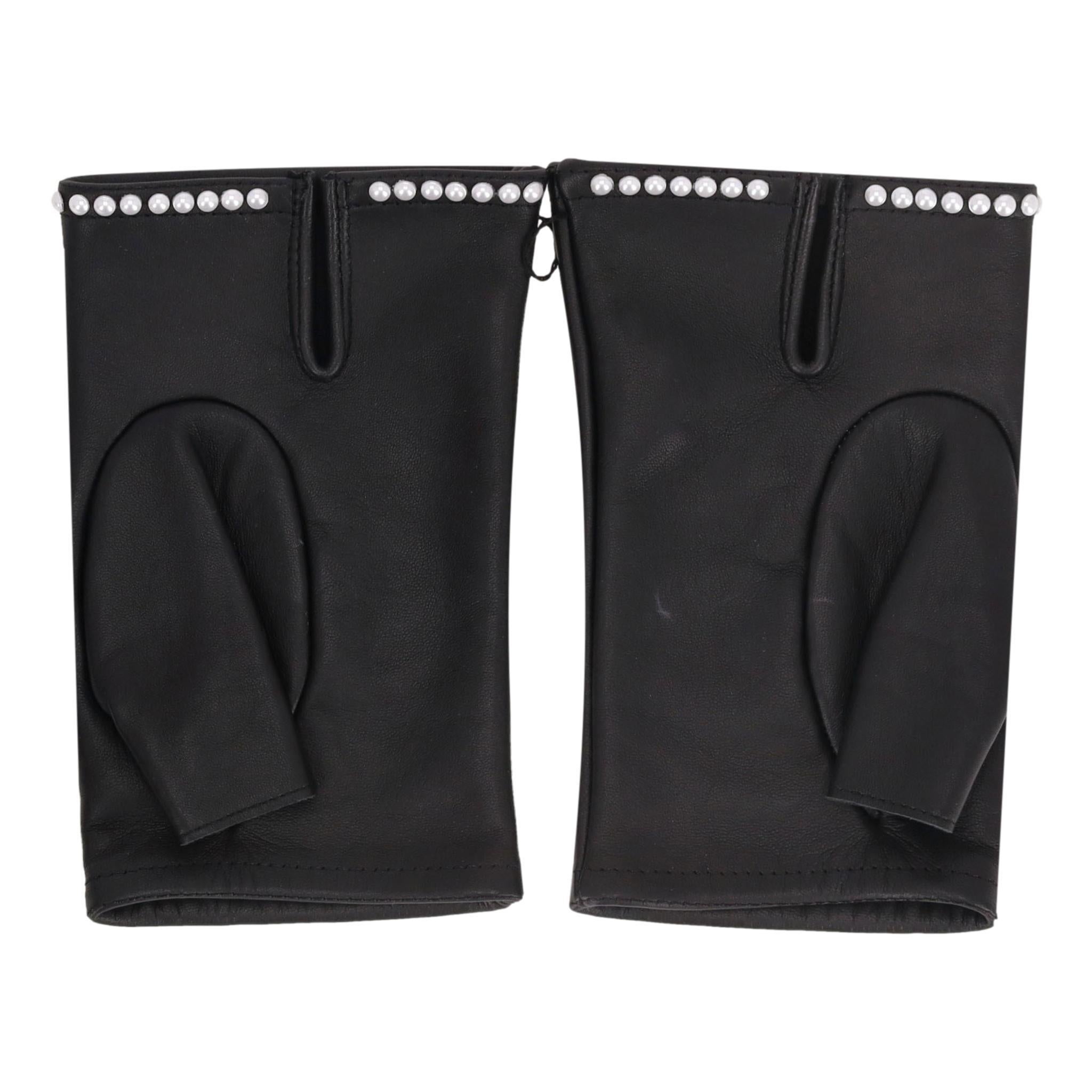 Black Chanel 'CC' Logo Leather & Pearl Fingerless Gloves For Sale