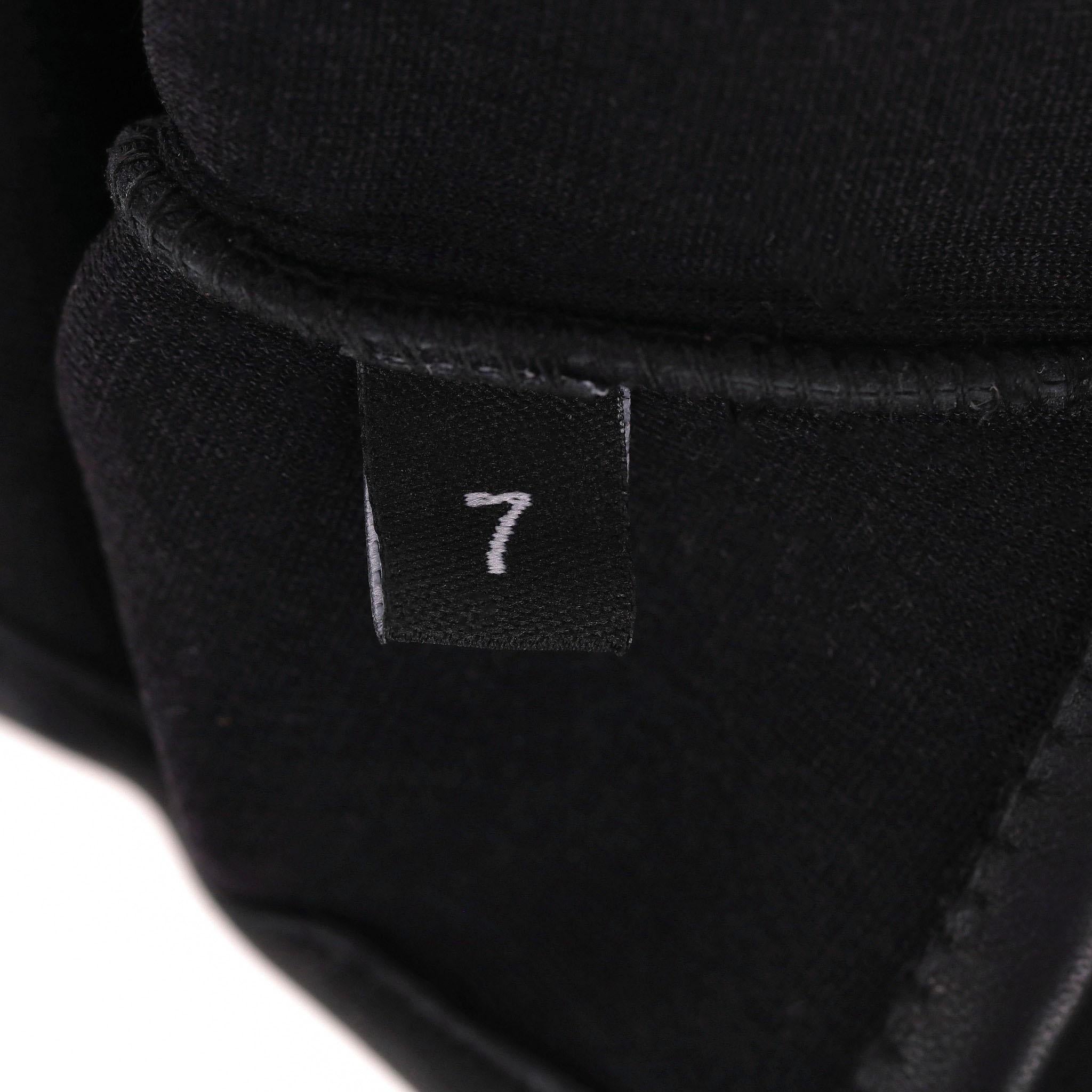 Chanel 'CC' Logo Leather & Pearl Fingerless Gloves For Sale 2
