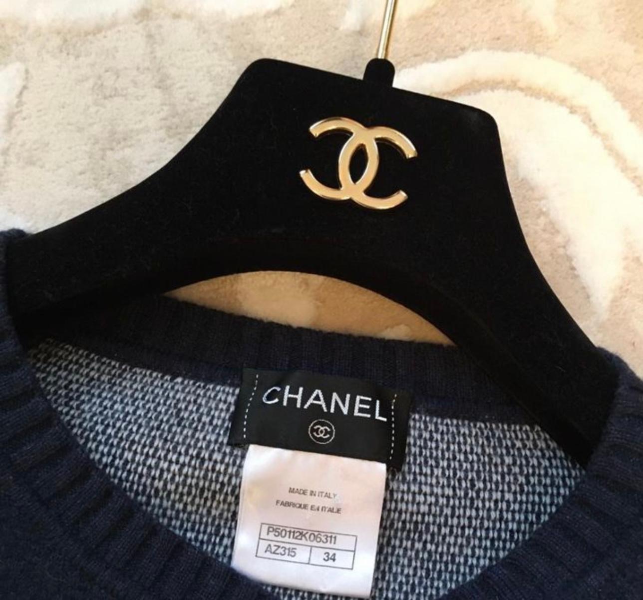 Chanel CC Logo Lion Guard Cashmere Jumper For Sale 3