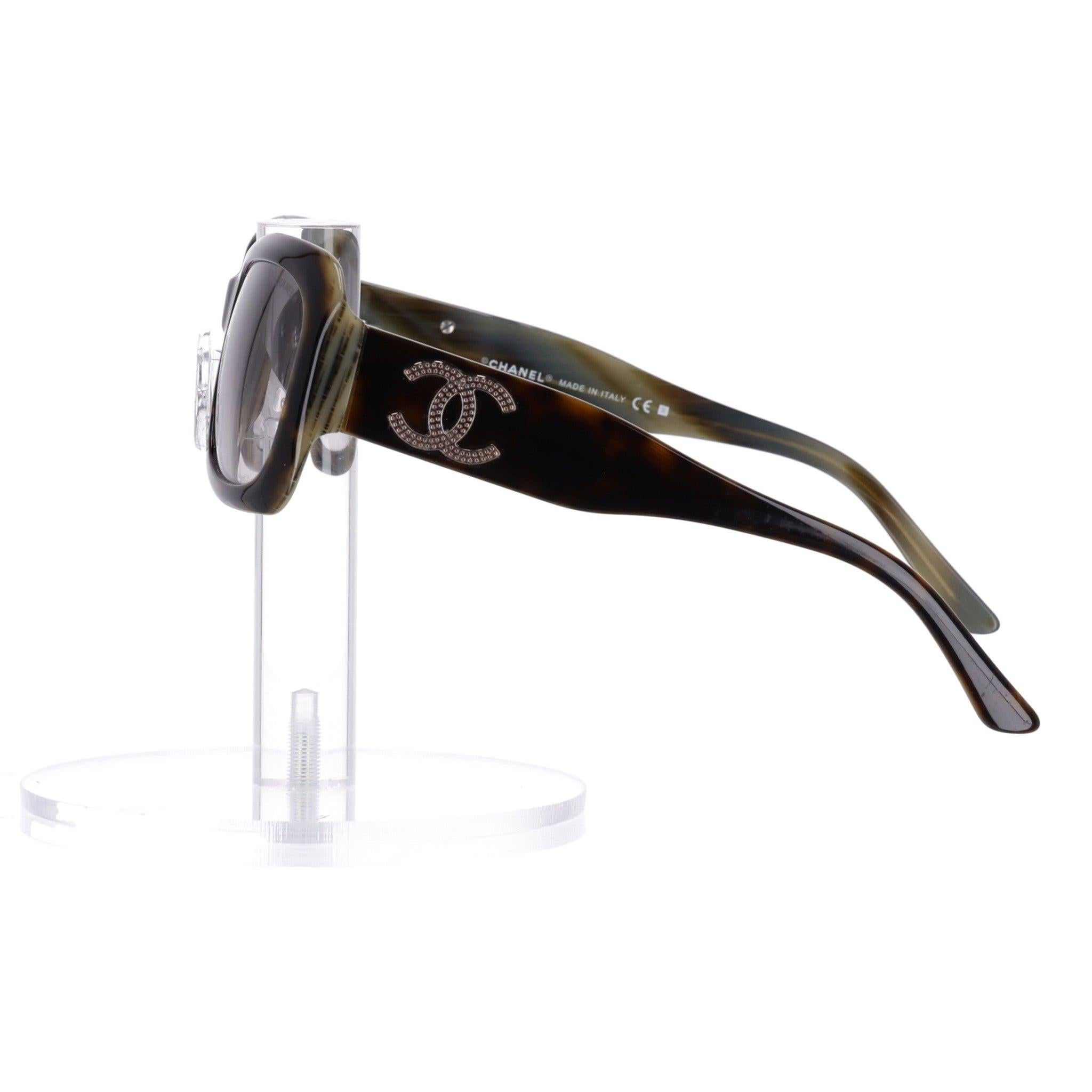 Chanel   'CC'  Logo Marble Effect Sunglasses In Excellent Condition For Sale In London, GB