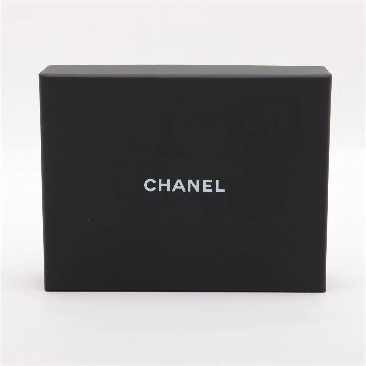 *Portafoglio compatto Chanel CC Logo Matelassé in pelle di caviale Nero in vendita 6