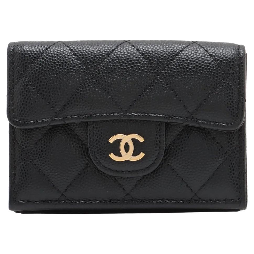 *Portafoglio compatto Chanel CC Logo Matelassé in pelle di caviale Nero