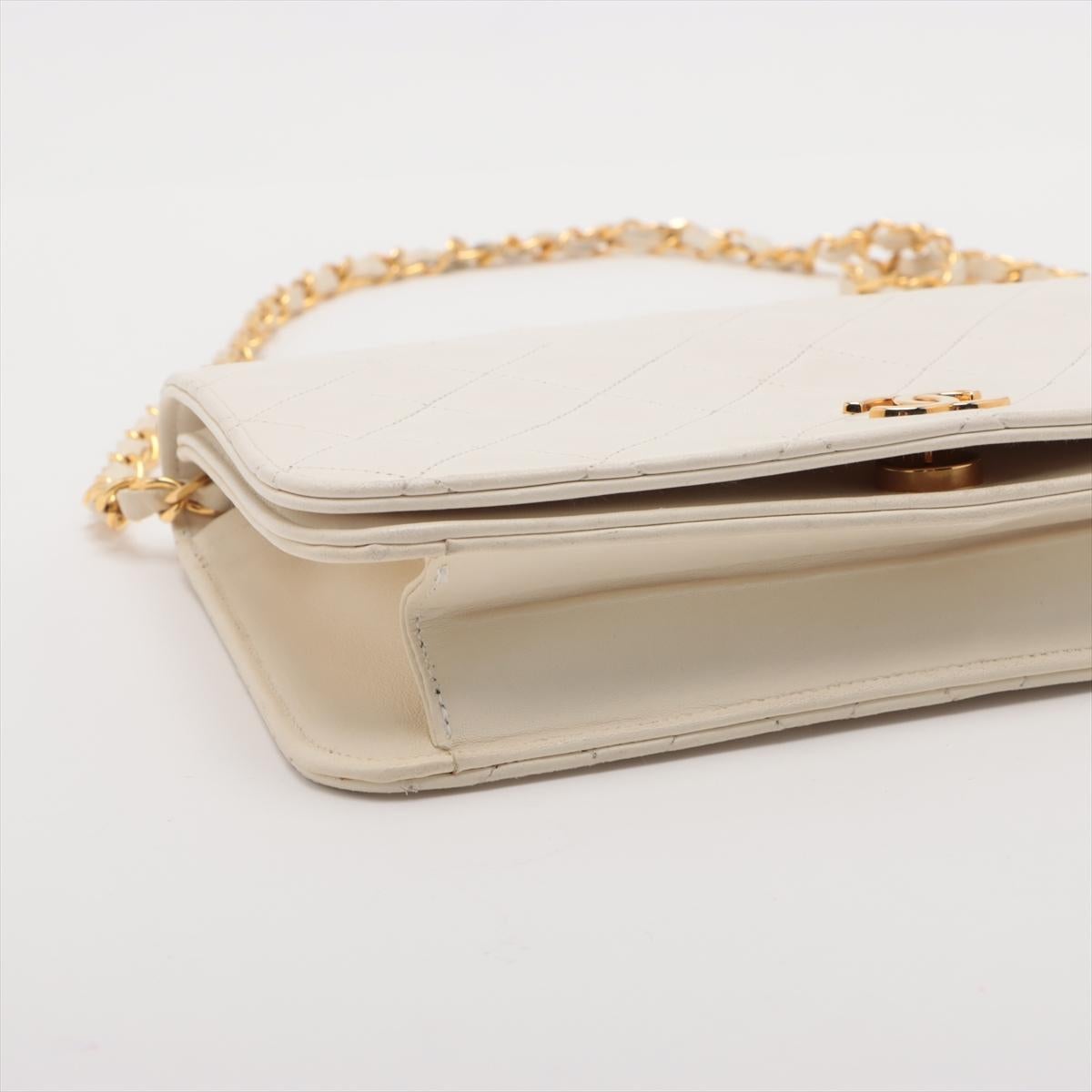 Chanel CC Logo Matelasse Lambskin Chain Shoulder Bag White 1