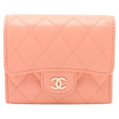 *Portafoglio compatto in pelle d'agnello Chanel CC Logo Matelasse Rosa Salmone