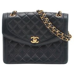 Chanel CC Logo Matelasse Lammfell-Tasche mit einer Klappe und doppelter Kette in Marineblau mit Klappe